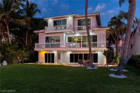 25 2ND Avenue S Naples FL 34102
