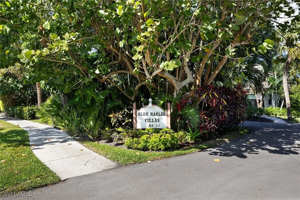 465 Broad Avenue S Naples FL 34102