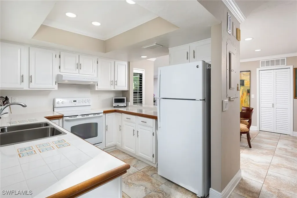 465 Broad Avenue S Naples FL 34102