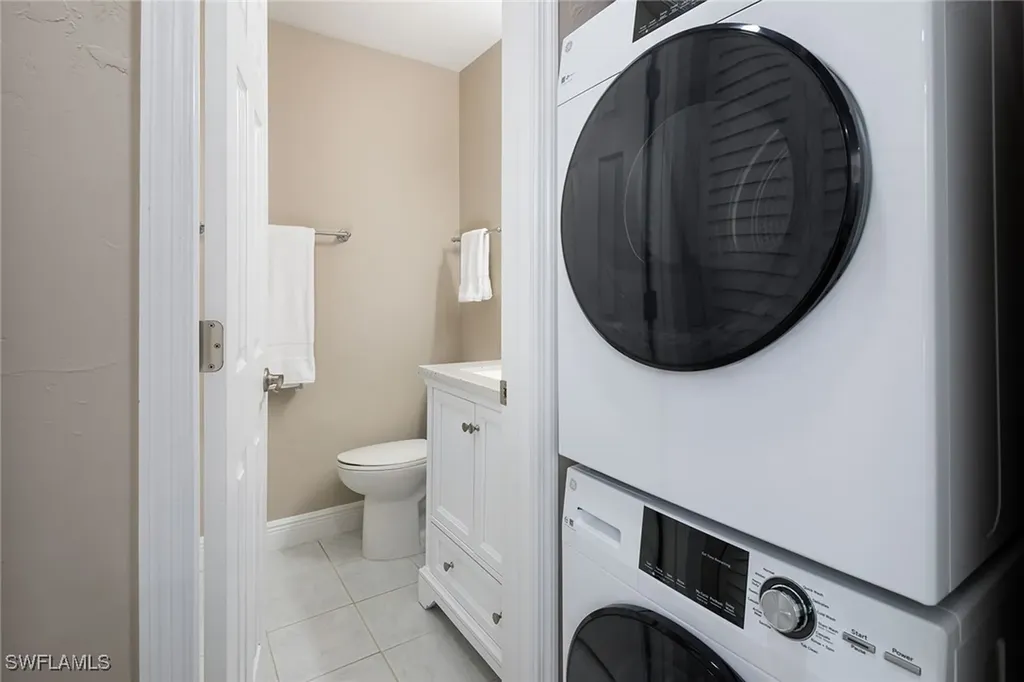 465 Broad Avenue S Naples FL 34102