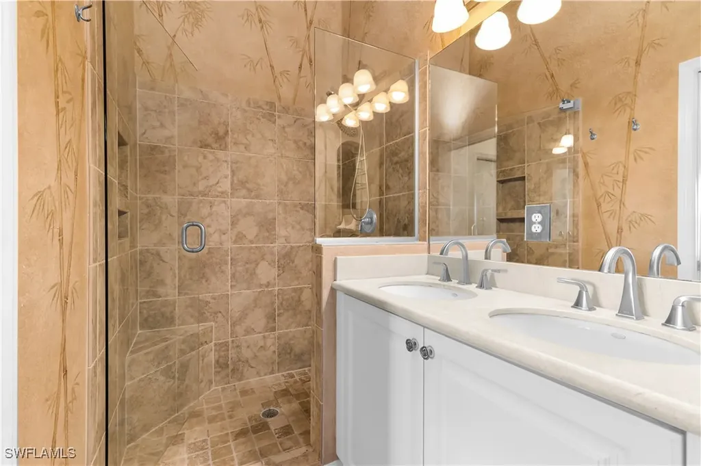 162 Newport Drive Naples FL 34114