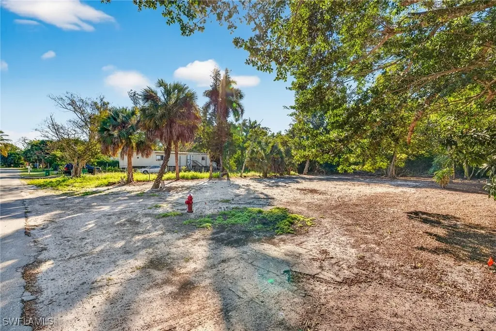 2596 Holly Avenue Naples FL 34112