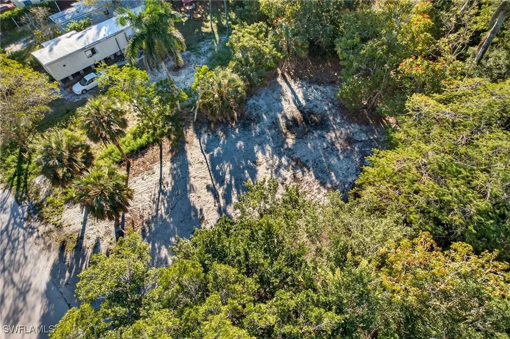 2596 Holly Avenue Naples FL 34112