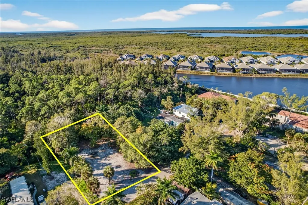 2596 Holly Avenue Naples FL 34112