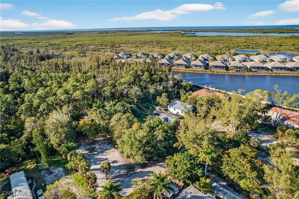 2596 Holly Avenue Naples FL 34112