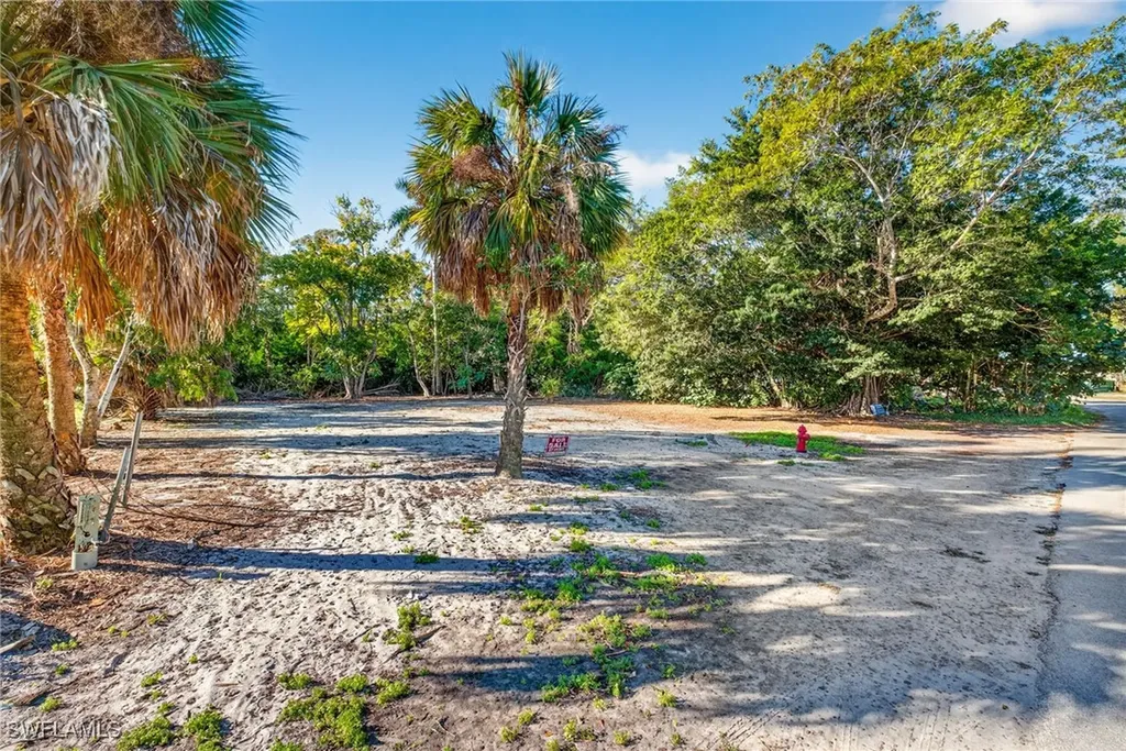 2596 Holly Avenue Naples FL 34112