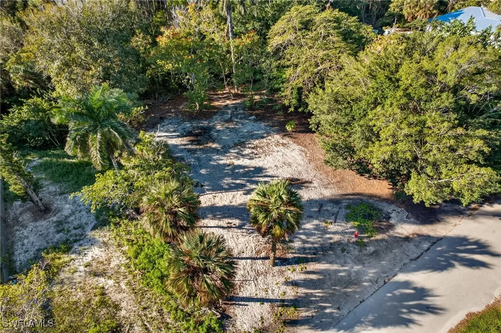2596 Holly Avenue Naples FL 34112