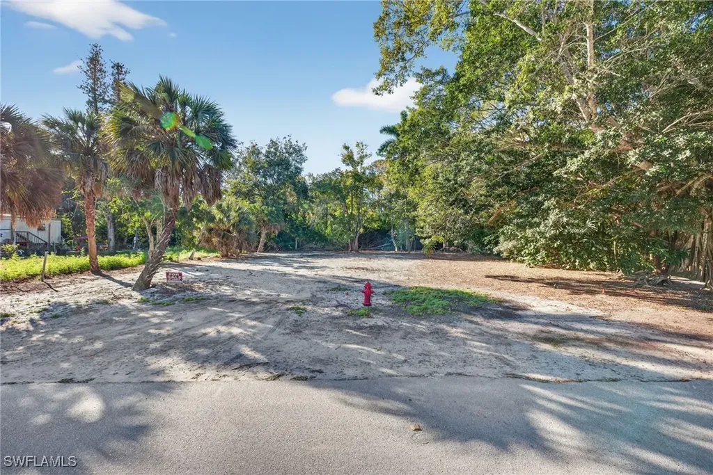 2596 Holly Avenue Naples FL 34112
