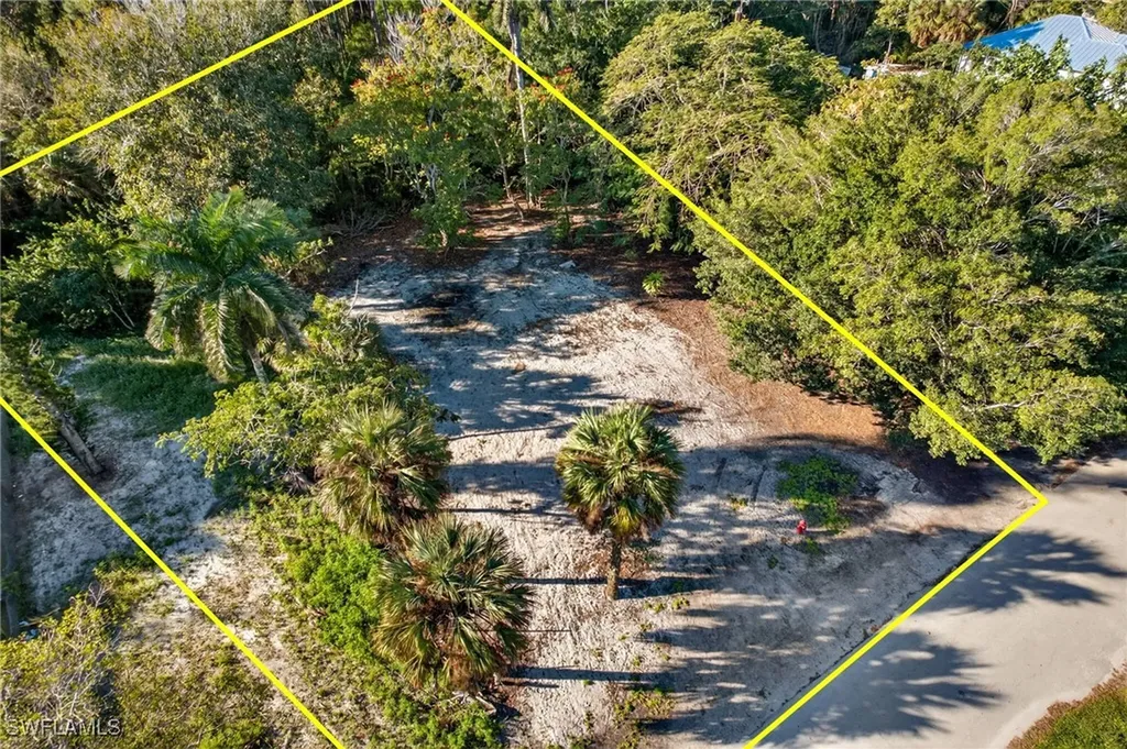 2596 Holly Avenue Naples FL 34112