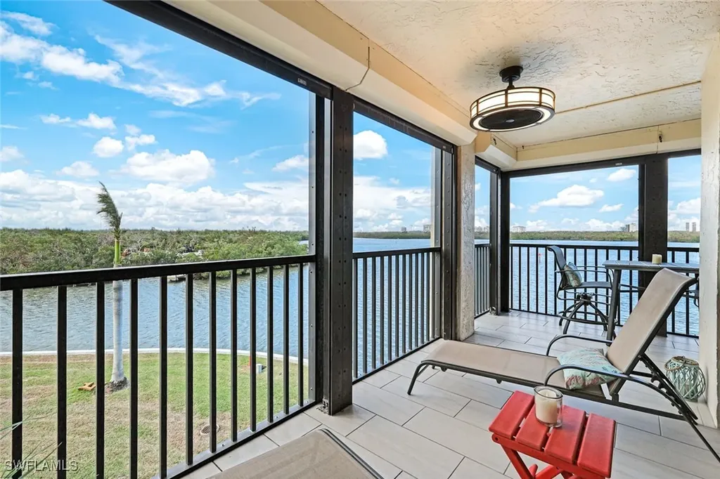 17 Bluebill Avenue Naples FL 34108