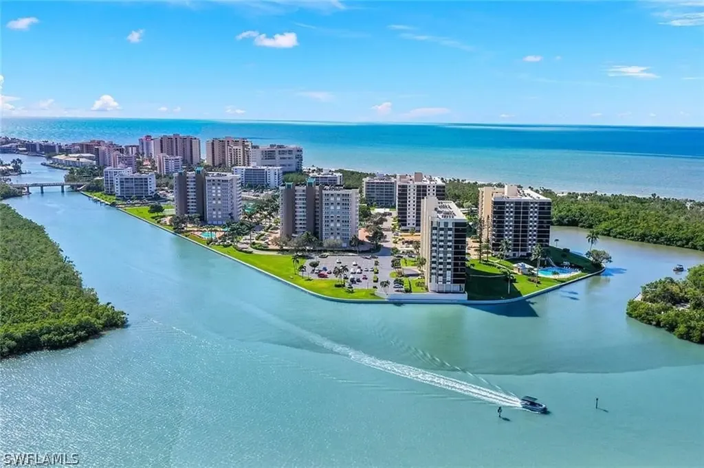 17 Bluebill Avenue Naples FL 34108