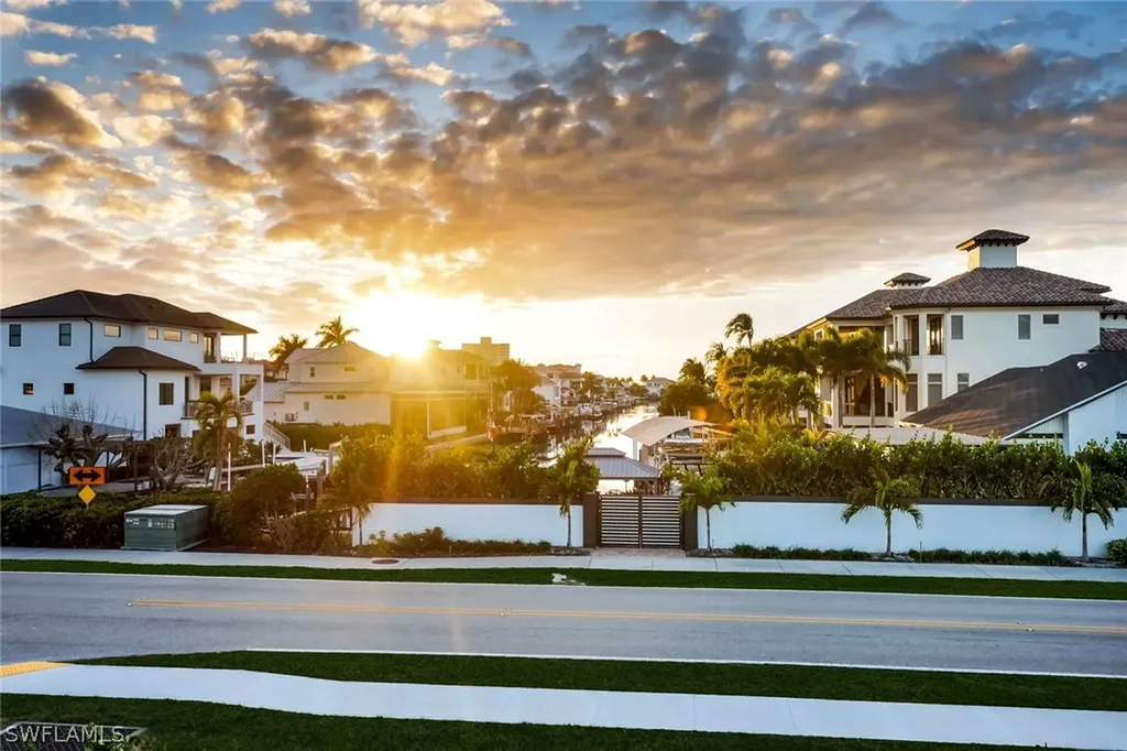 Naples FL, 10002 Vanderbilt Drive