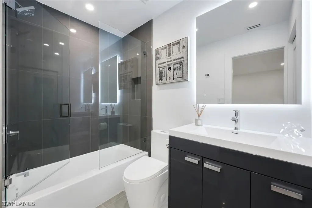 10002 Vanderbilt Drive Naples FL 34108
