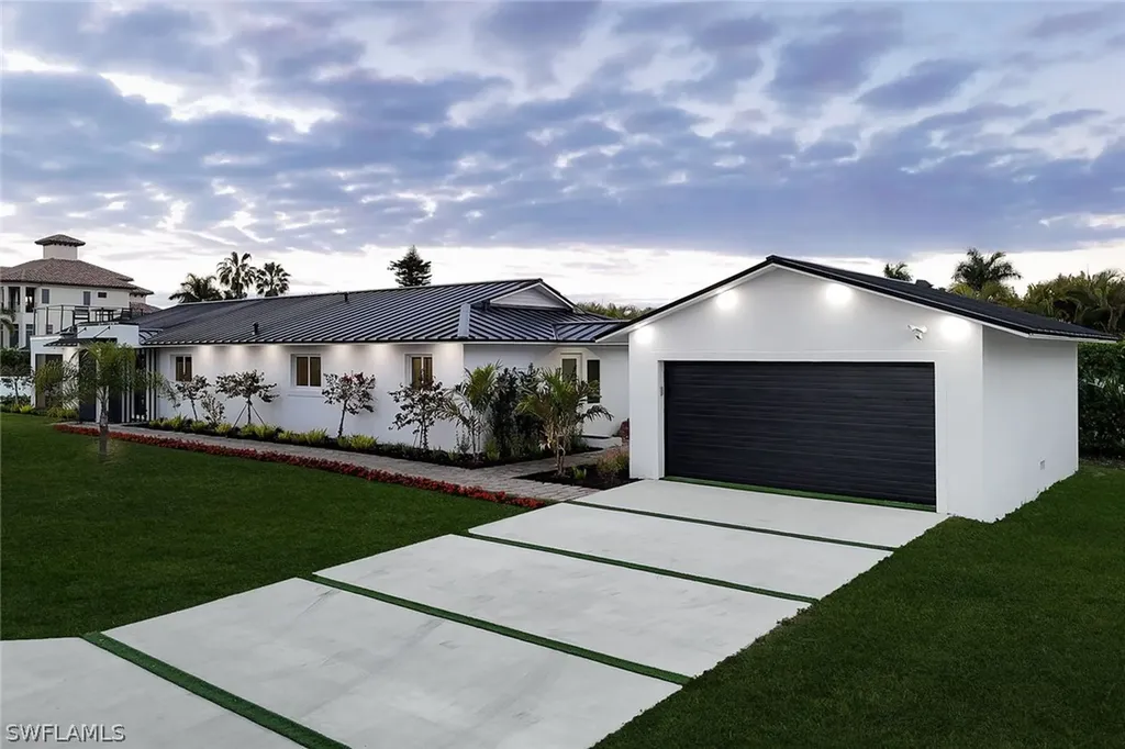 10002 Vanderbilt Drive Naples FL 34108