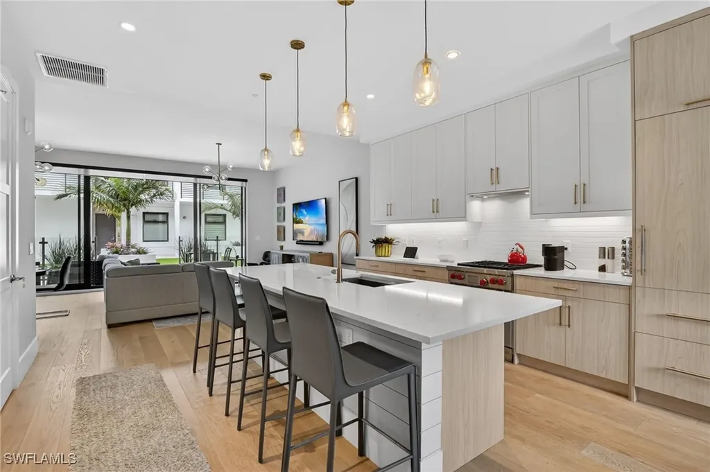 850 Central Avenue Naples FL 34102