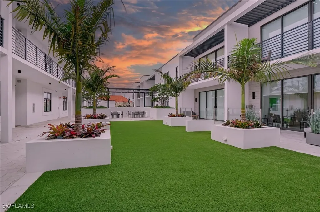 850 Central Avenue Naples FL 34102