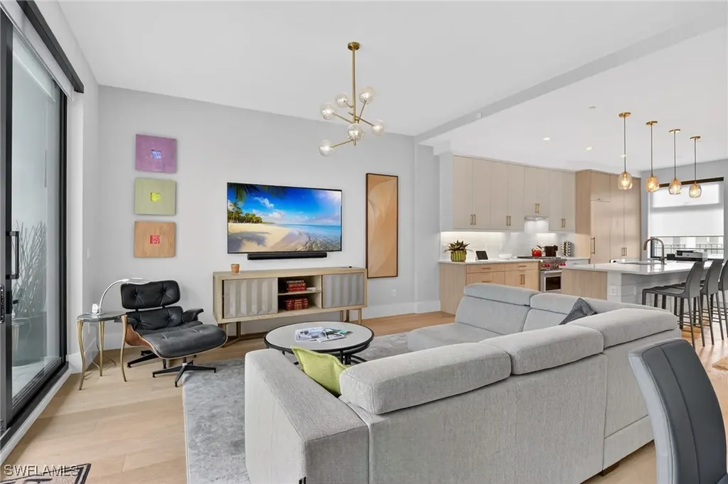 850 Central Avenue Naples FL 34102