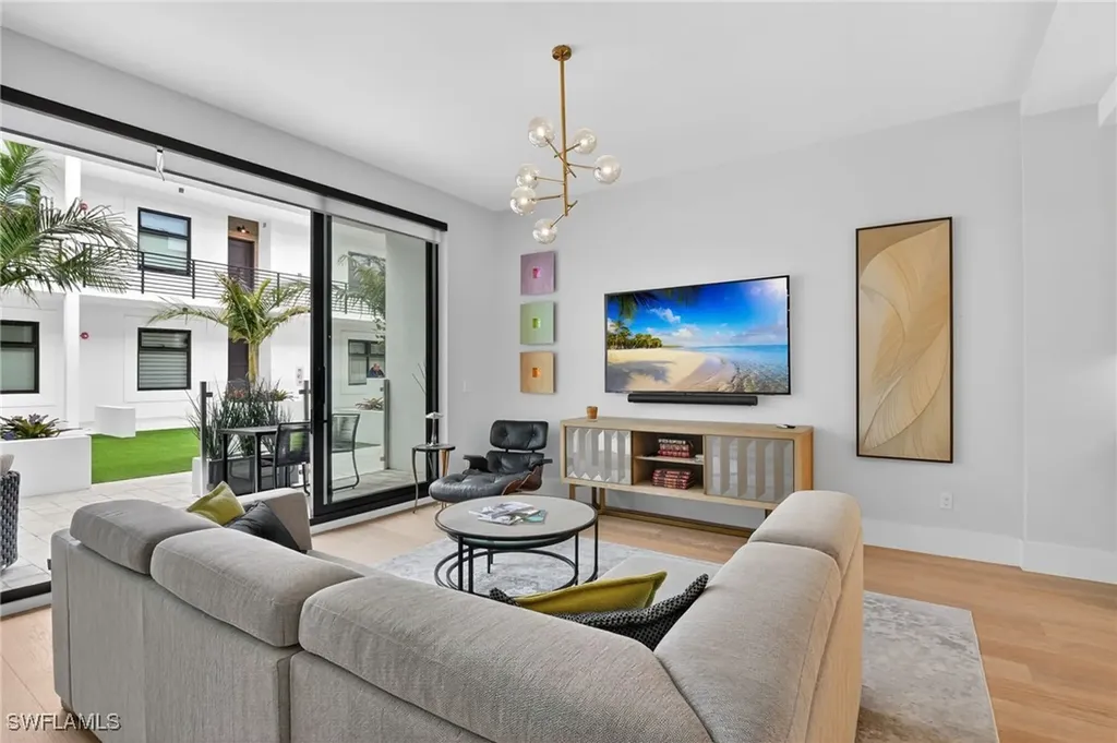 850 Central Avenue Naples FL 34102