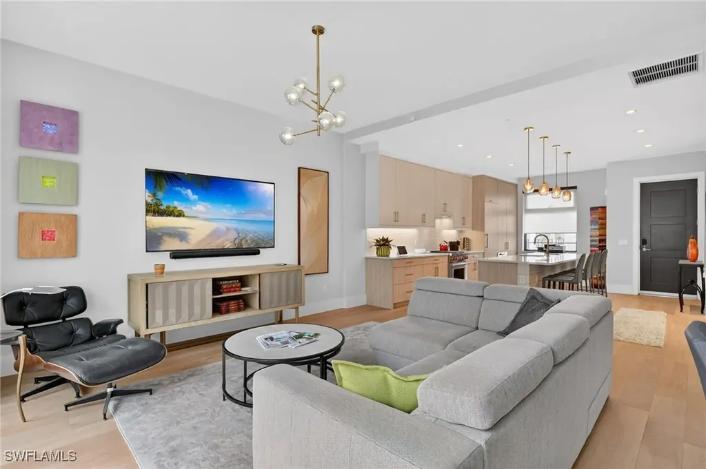 850 Central Avenue Naples FL 34102