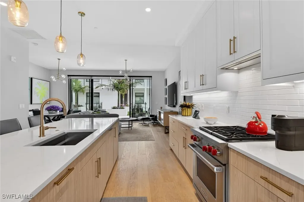 850 Central Avenue Naples FL 34102