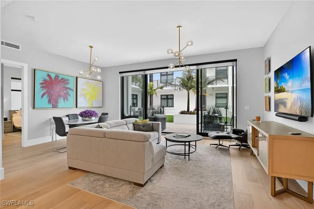 850 Central Avenue Naples FL 34102