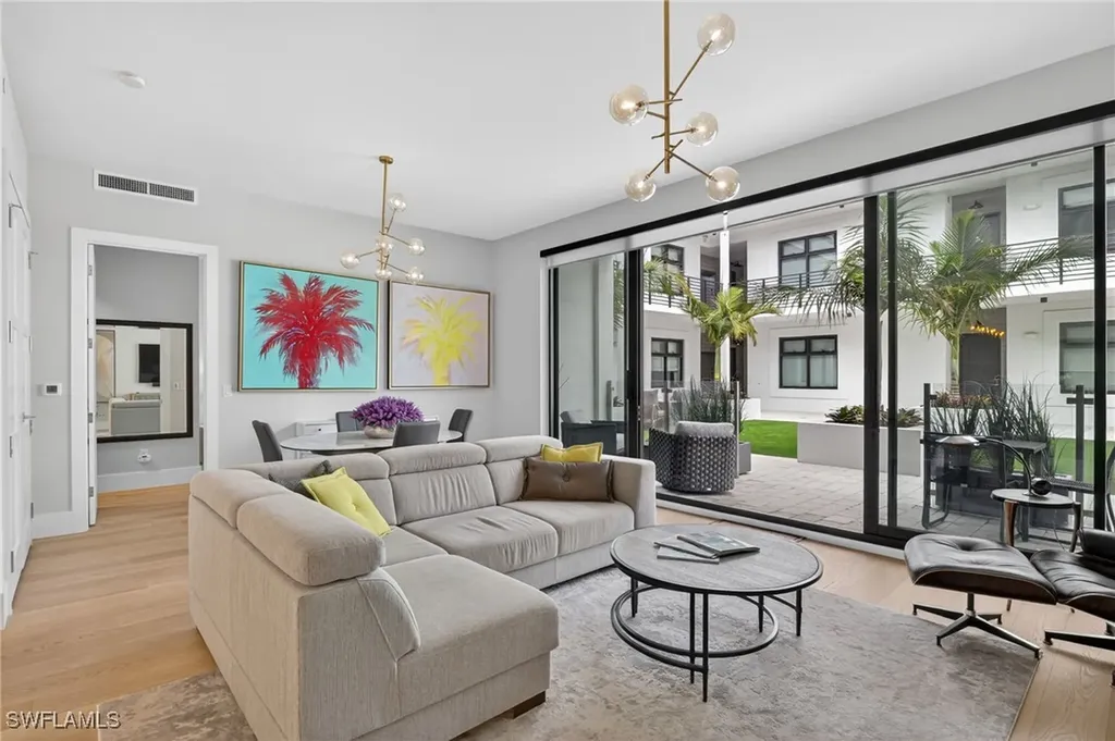 850 Central Avenue Naples FL 34102