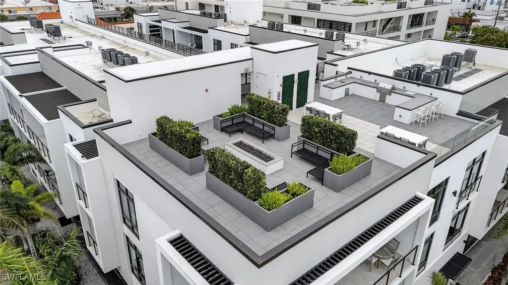 850 Central Avenue Naples FL 34102