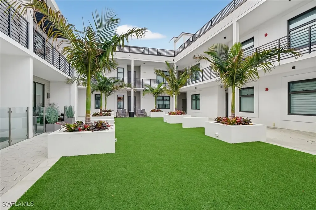 850 Central Avenue Naples FL 34102