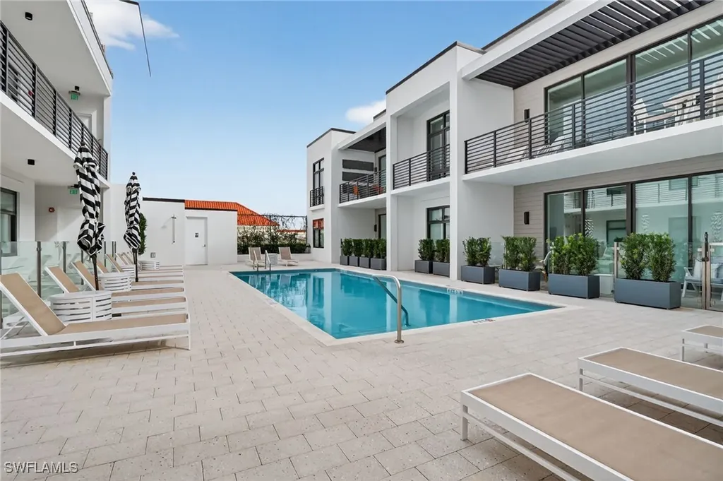 850 Central Avenue Naples FL 34102