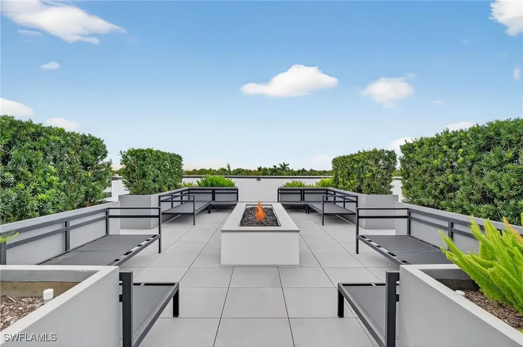 850 Central Avenue Naples FL 34102