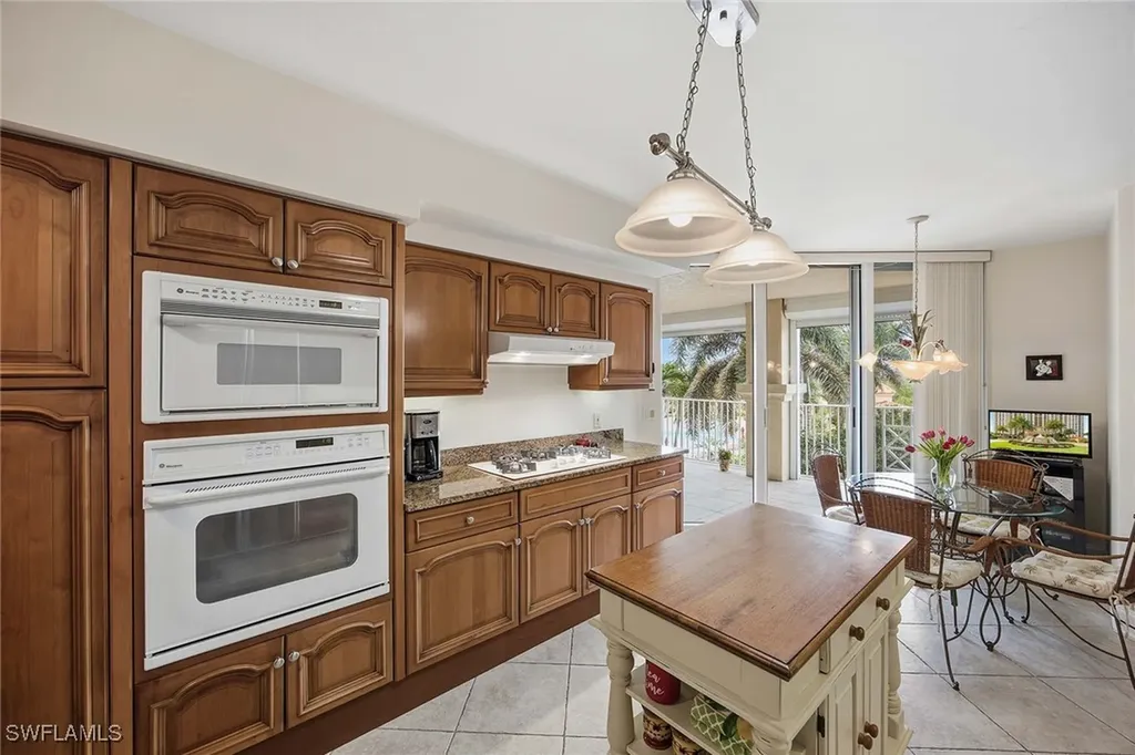 6597 Nicholas Boulevard E Naples FL 34108