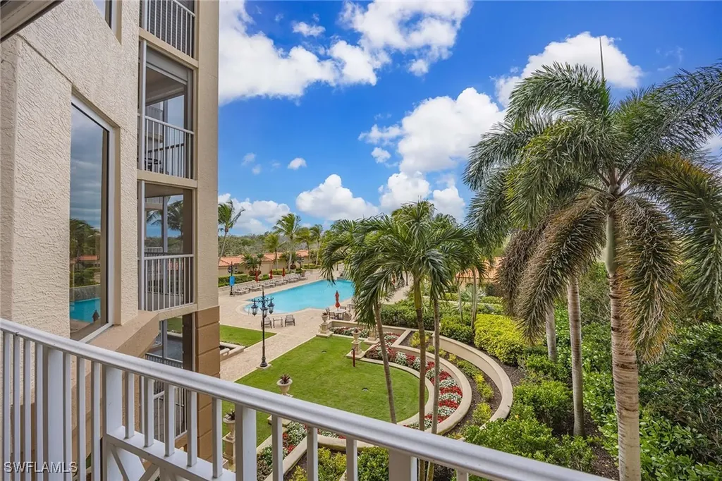 6597 Nicholas Boulevard E Naples FL 34108