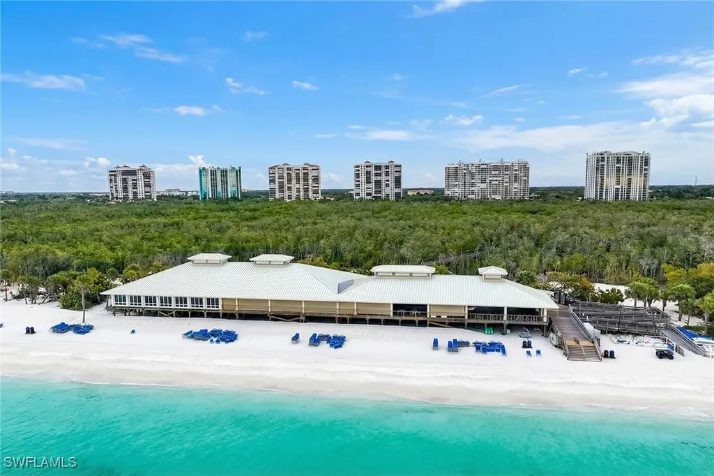 6597 Nicholas Boulevard E Naples FL 34108