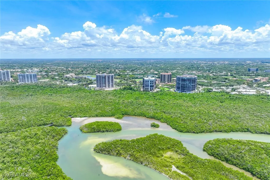 6597 Nicholas Boulevard E Naples FL 34108