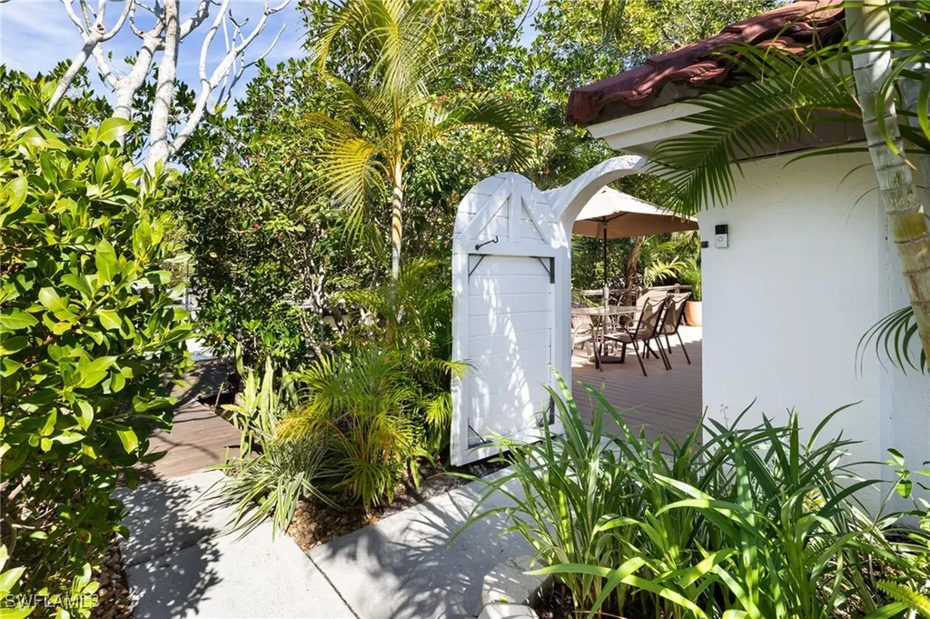 1595 Curlew Avenue Naples FL 34102