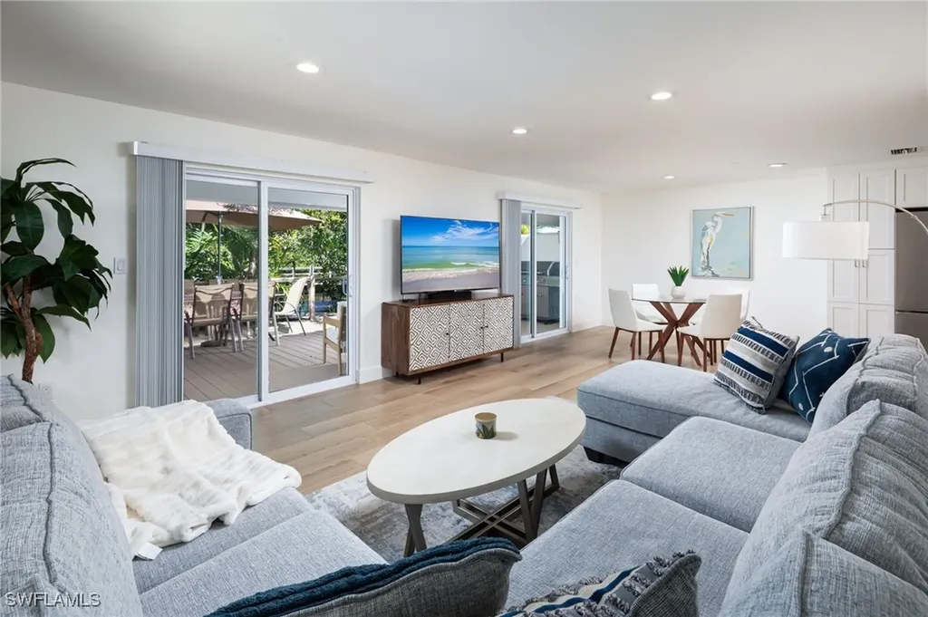 1595 Curlew Avenue Naples FL 34102