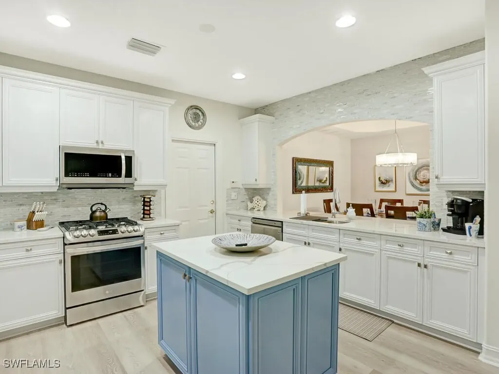 2847 Tiburon Boulevard E Naples FL 34109