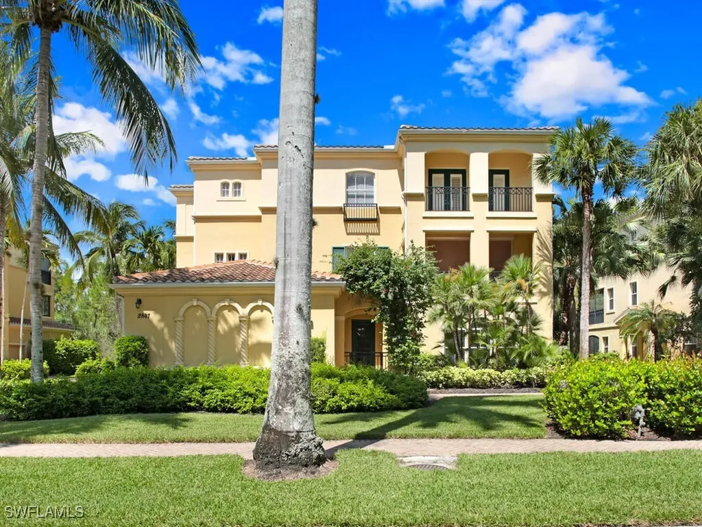 2847 Tiburon Boulevard E Naples FL 34109