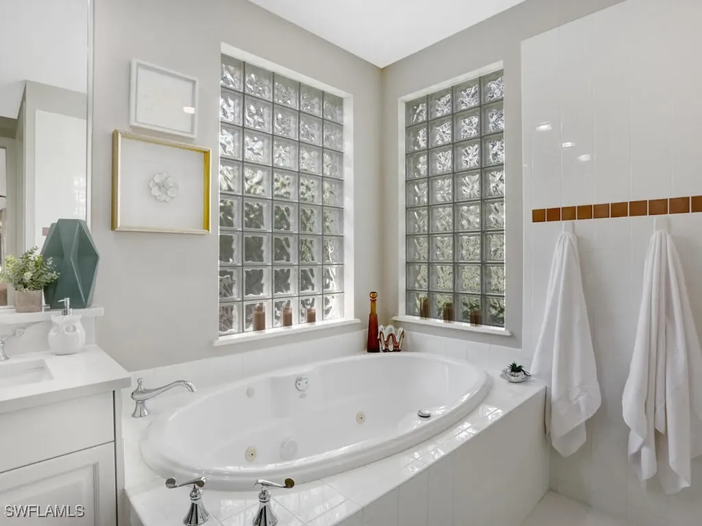 2847 Tiburon Boulevard E Naples FL 34109