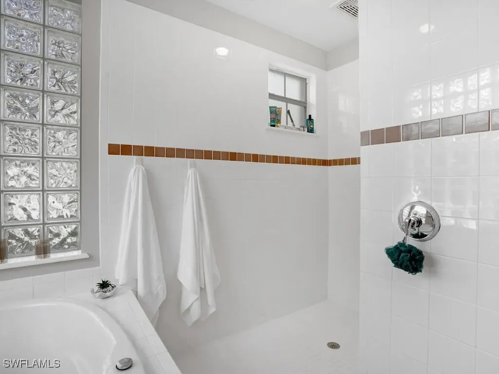 2847 Tiburon Boulevard E Naples FL 34109