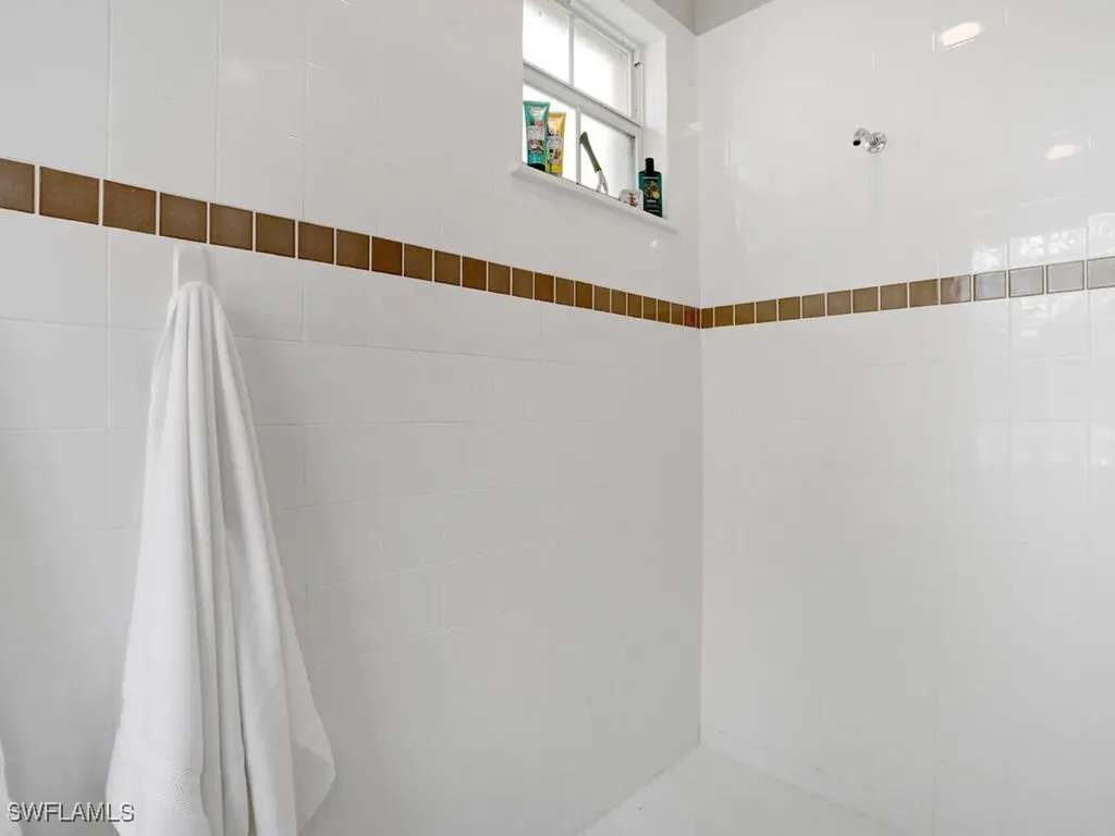 2847 Tiburon Boulevard E Naples FL 34109