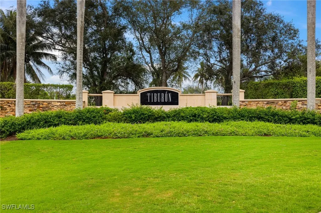 2728 Tiburon Boulevard E Naples FL 34109