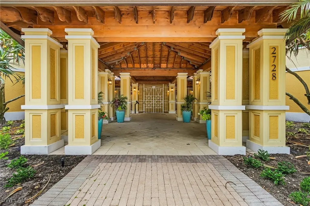 2728 Tiburon Boulevard E Naples FL 34109