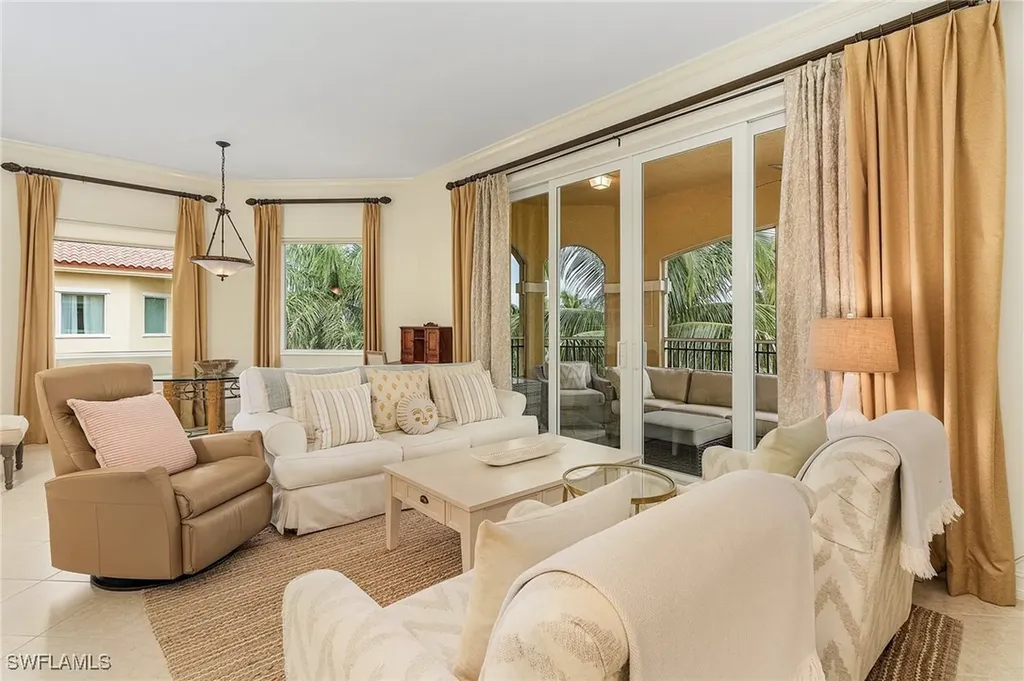 2728 Tiburon Boulevard E Naples FL 34109