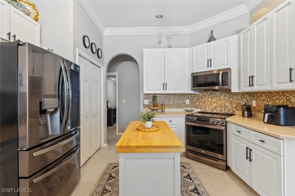 8524 Laurel Lakes Boulevard Naples FL 34119