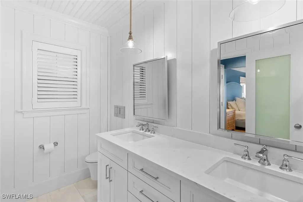 2701 Gulf Shore Boulevard N Naples FL 34103