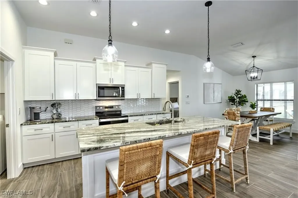 1137 SW 2nd Street Cape Coral FL 33991