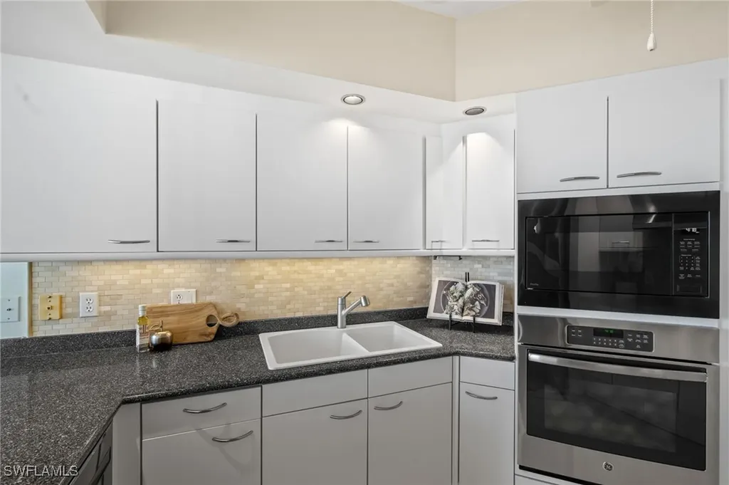 8111 Bay Colony Drive Naples FL 34108