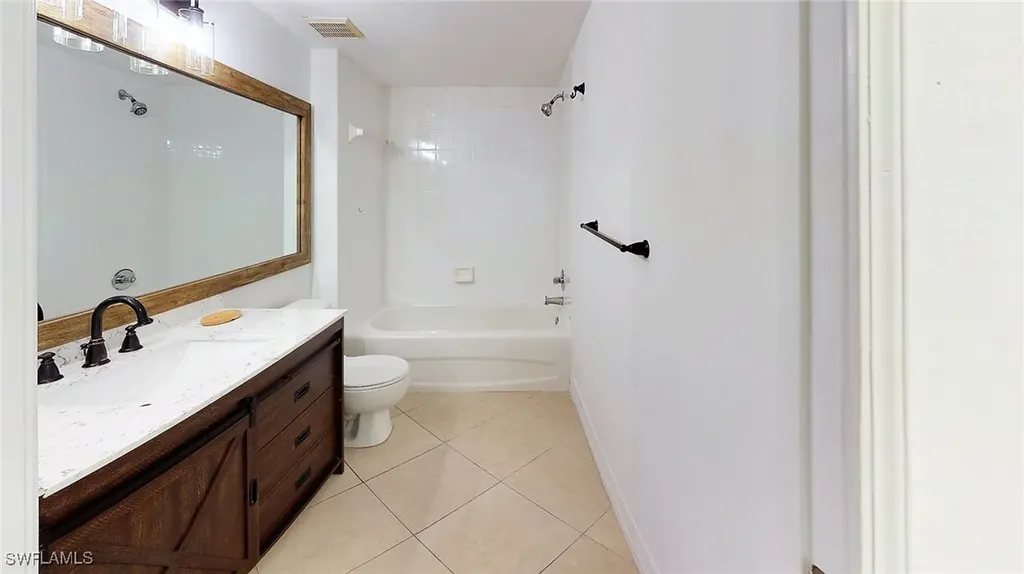 1210 Wildwood Lakes Boulevard Naples FL 34104
