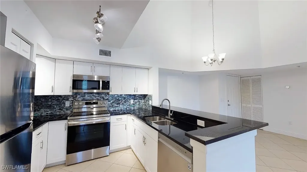 1210 Wildwood Lakes Boulevard Naples FL 34104